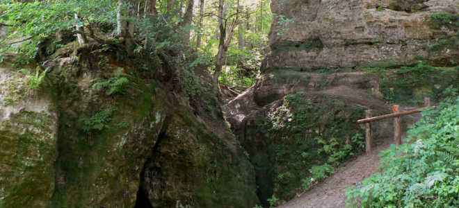 Чертова пещера в Инчукалнсе